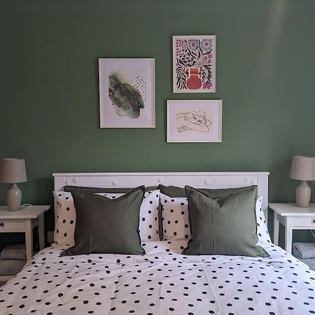 Homely 2 Bed Duplex With A River View Southampton Bagian luar foto